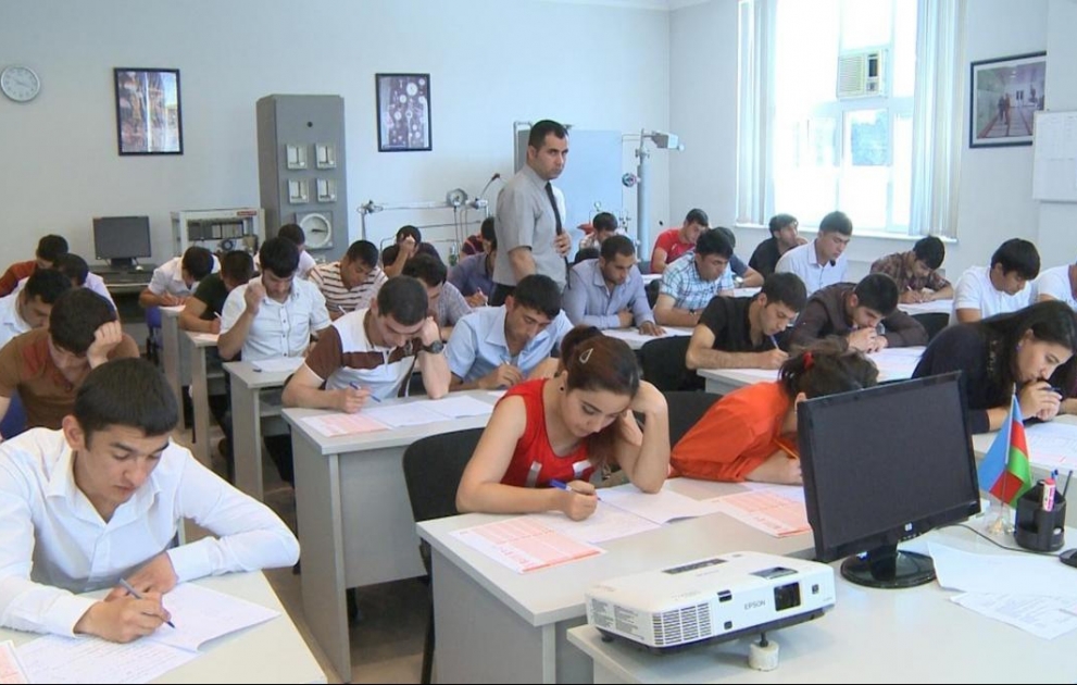 Ali məktəblərə ərizə qəbulu başa çatır