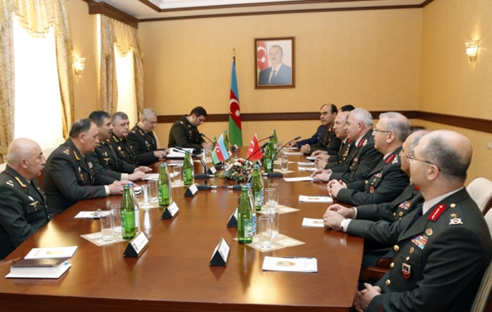 Azərbaycan və Türkiyə Silahlı Qüvvələri arasında əməkdaşlığın perspektivləri müzakirə olunub