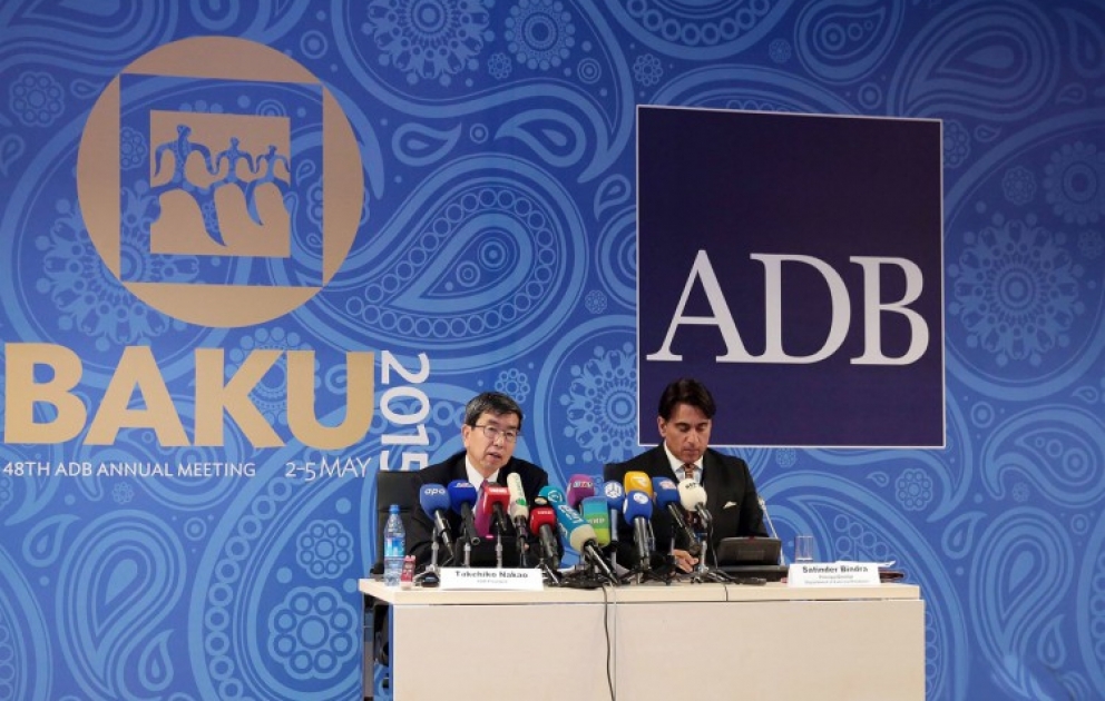AİB-in prezidenti mətbuat konfransı keçirib