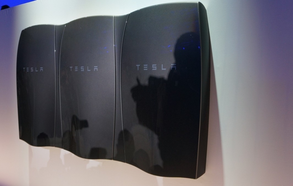 “Tesla” yaşayış evi üçün elektrik batareyalarının istehsalına başlayır