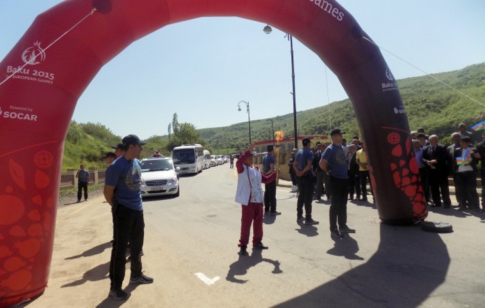 L’arrivée de la torche des Jeux Européens de Bakou 2015 à Yardimli suscite un vif enthousiasme