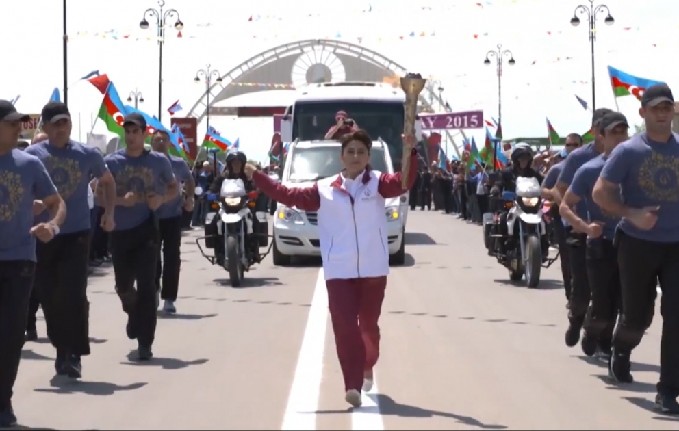 Fackel der ersten Europaspiele Baku-2015 in Bilasuvar