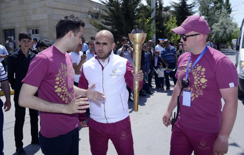 Fackelläufer der ersten Europaspiele Baku-2015 wurden im Bezirk Salyan mit großer Freude aufgenommen