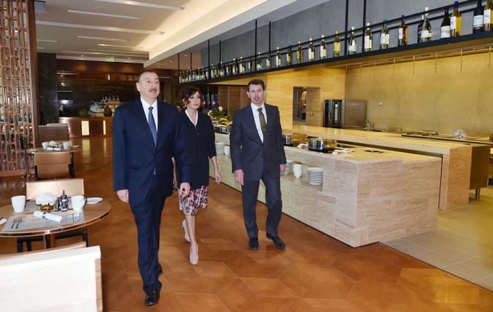 Le président Ilham Aliyev a participé à l’inauguration de l’hôtel Intouriste à Bakou