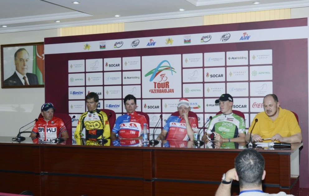 “Tour d`Azerbaidjan-2015” veloturunun üçüncü mərhələsinin liderləri jurnalistlərin suallarına cavab veriblər
