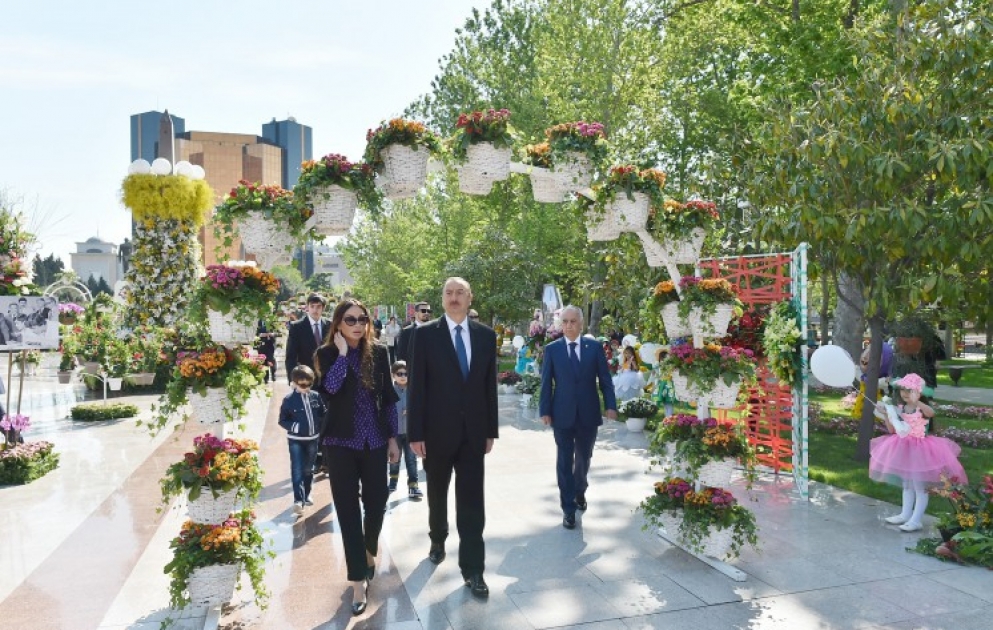 Aserbaidschans Präsident Ilham Aliyev nimmt am Blumenfest in Baku teil