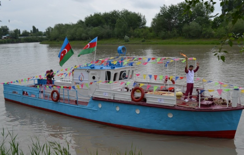 Baku 2015 flame arrives in Zerdab