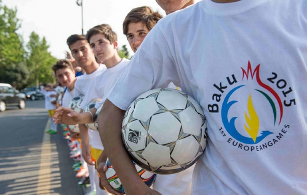 Un flashmob organisé par des des footballeurs pour les Jeux Européens