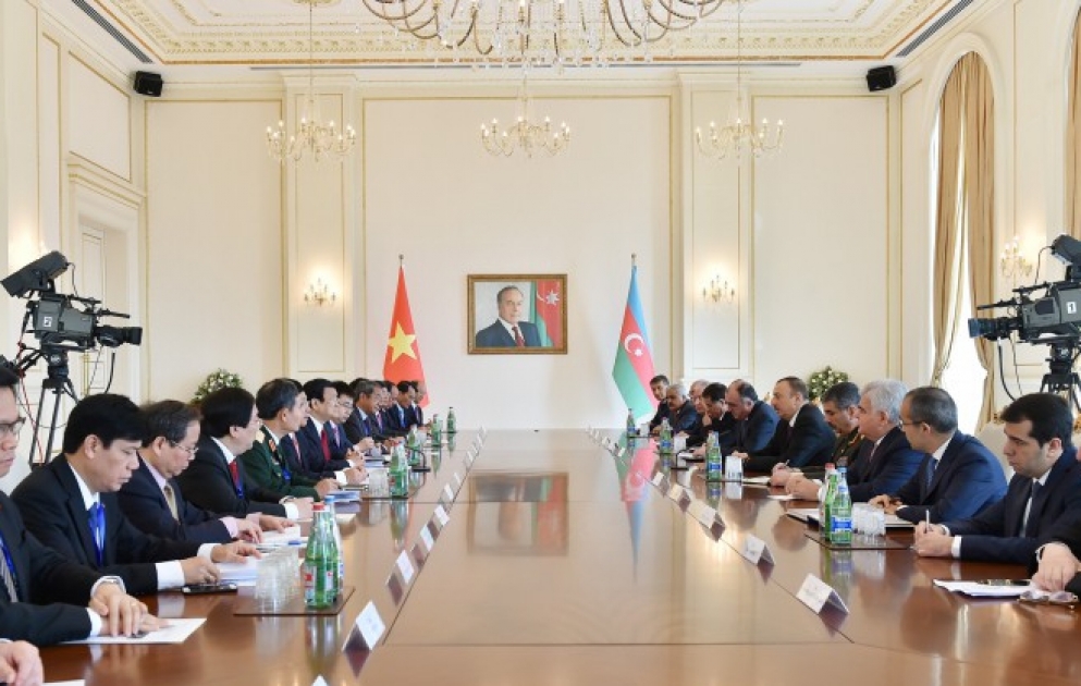 Entretien élargi aux délégations azerbaïdjanaise et vietnamienne