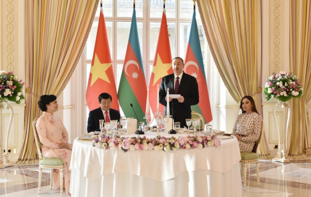 Official dinner reception was hosted on behalf of President Ilham Aliyev in honor of Vietnamese President Truong Tan Sang