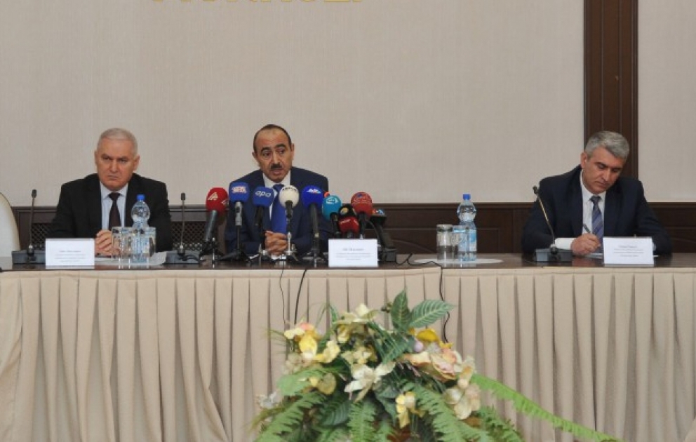 Əli Həsənov: Siyasi partiyalarla birbaşa dialoqun aparılması ümummilli mahiyyət daşıyır