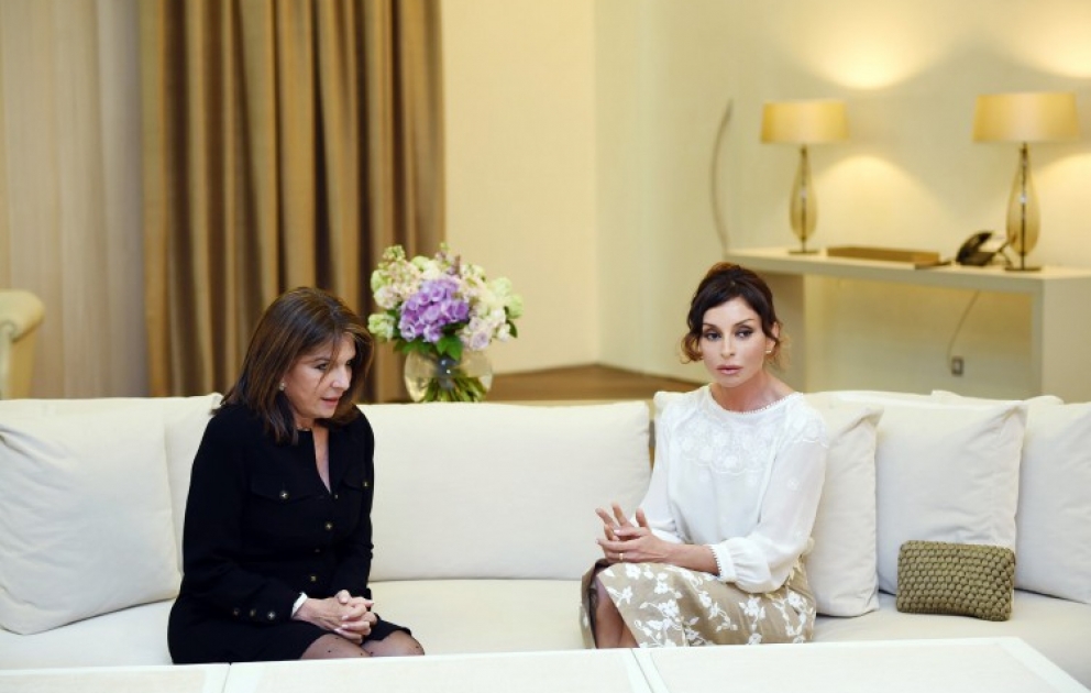 Mme Mehriban Aliyeva, première dame de l’Azerbaïdjan, a reçu Natalie Goulet, sénatrice française
