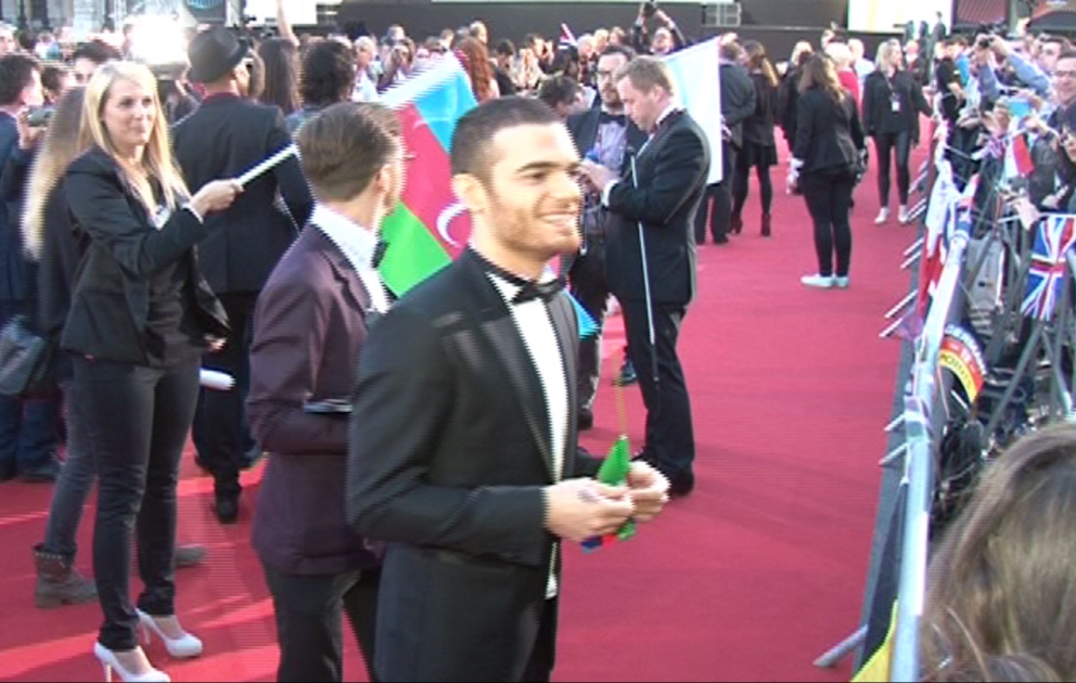 Vertreter von Teilnehmerländern des Eurovision Song Contest 2015 auf dem roten Teppich