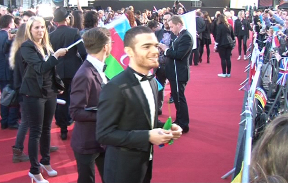 Les représentants des pays participant au Concours Eurovision de la chanson 2015 sur le tapis rouge