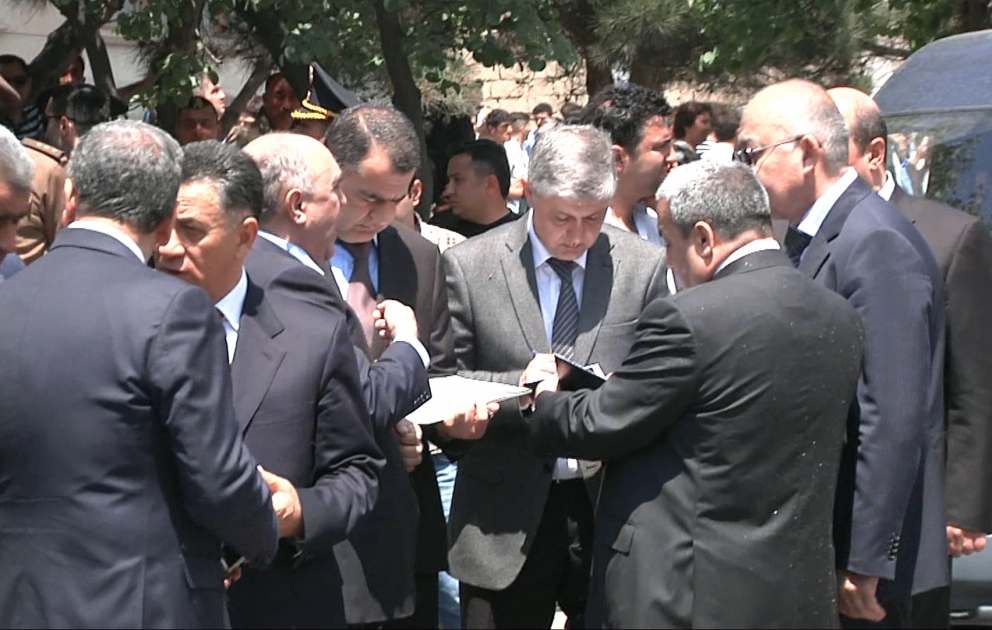 Baş Prokurorluq, Fövqəladə Hallar və Daxili İşlər nazirlikləri paytaxtda yaşayış binasında baş verən yanğınla bağlı məlumat yayıb
