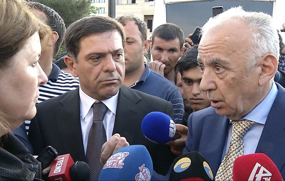 Hacıbala Abutalıbov: Bakıda binaların penopolistiroldan hazırlanmış dekorativ üzlükləri sökülə bilər