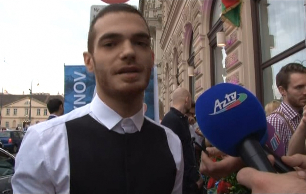 Elnur Hüseynov Vyanada görüşə qara lentlə gəldi