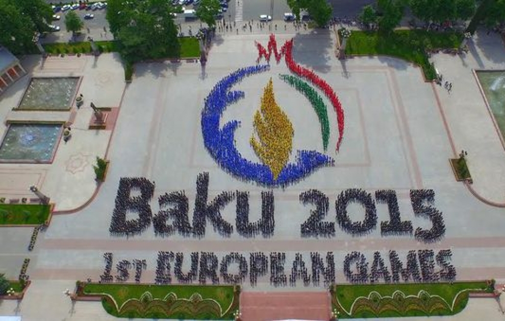 6000 jeunes organisent un flashmob du logo des Jeux européens de Bakou 2015