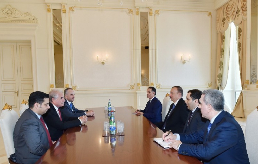 Aserbaidschans Präsident Ilham Aliyev eine Delegation um den Gouverneur der ägyptischen Provinz Süd-Sinai empfangen