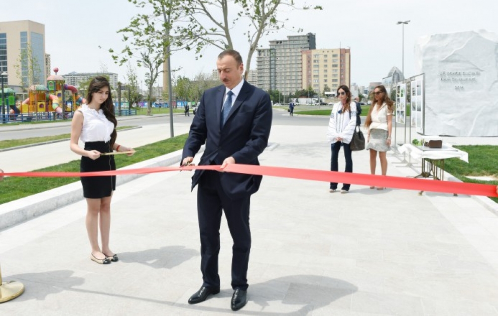 Präsident Ilham Aliyev hat die Eröffnungsfeier des neuen Boulevards „Weiße Stadt“ besucht