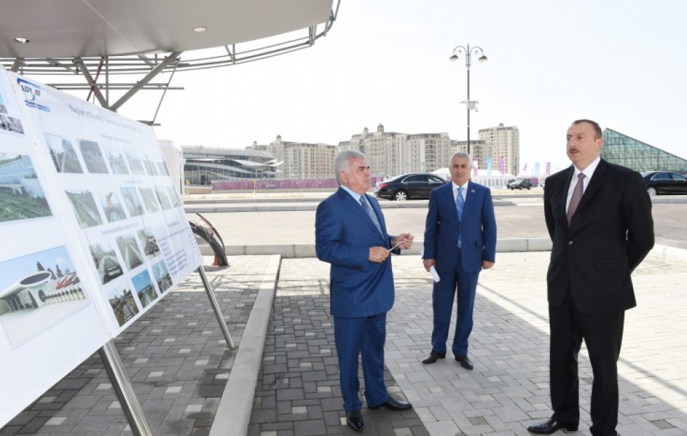 Azərbaycan Prezidenti İlham Əliyev Bakıya gətirilən yeni elektrik qatarı ilə tanış olub