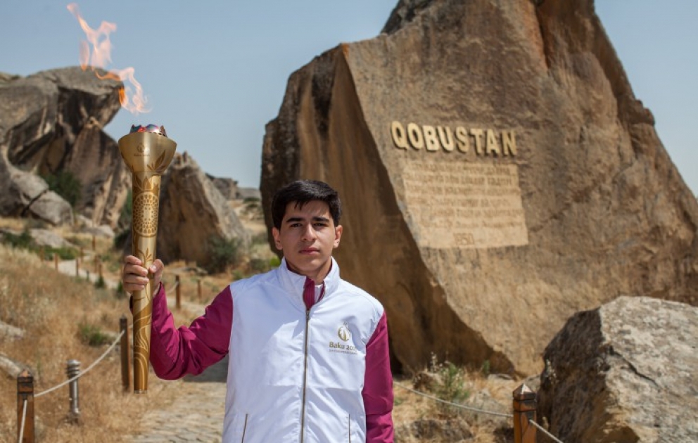 Le flambeau des Jeux Européens à Gobustan
