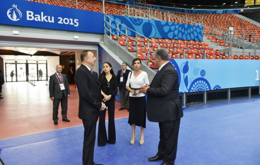 Präsident Ilham Aliyev hat die „Baku Crystal Hall“ besucht
