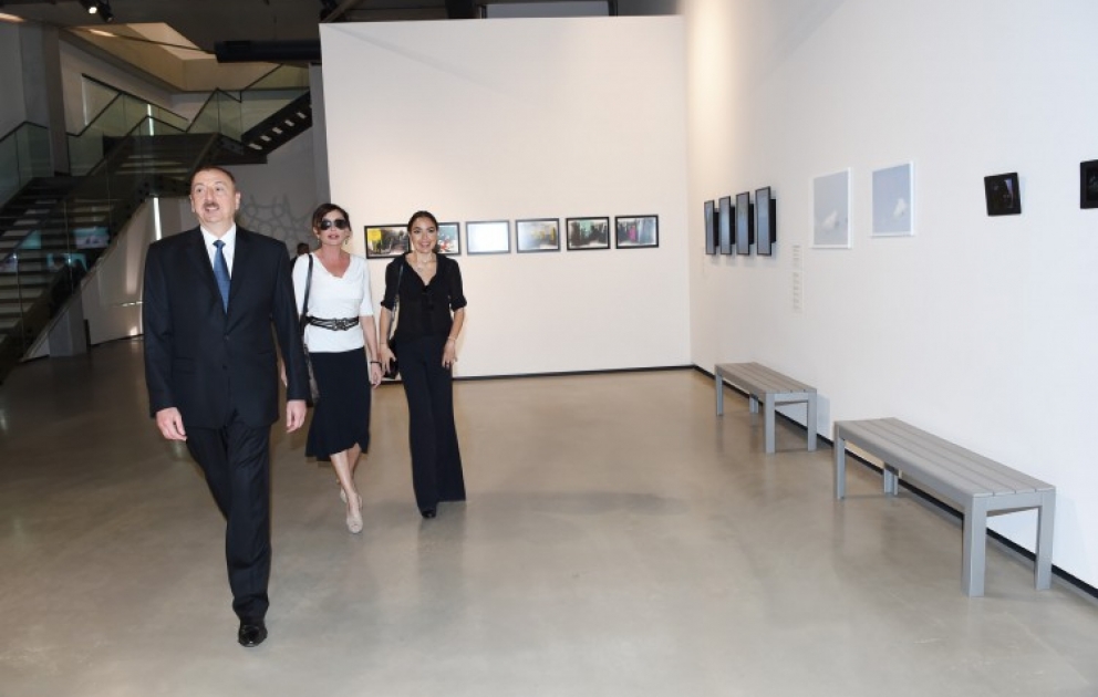 Besuch im ersten neuen permanenten Raum des Zentrums für zeitgenössische Kunst „YARAT!“