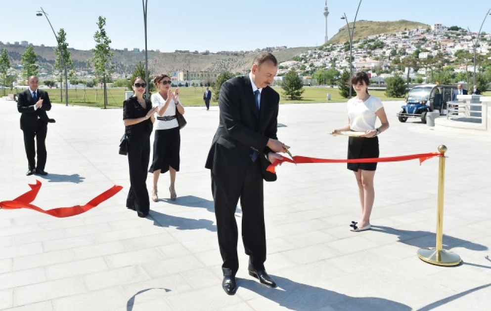 Aserbaidschans Präsident Ilham Aliyev hat an der Eröffnung des Bayil Boulevards teilgenommen