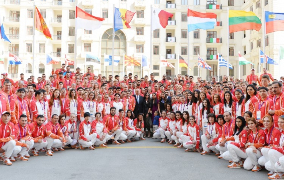 Treffen des aserbaidschanischen Präsidenten Ilham Aliyev mit Athletinnen und Athleten im Athletendorf