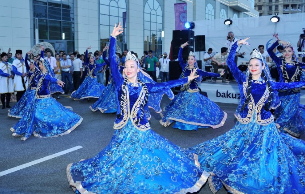 “Bakı-2015”-in Media Kəndində yerli və əcnəbi jurnalistlər üçün əyləncəli gecə təşkil olunub