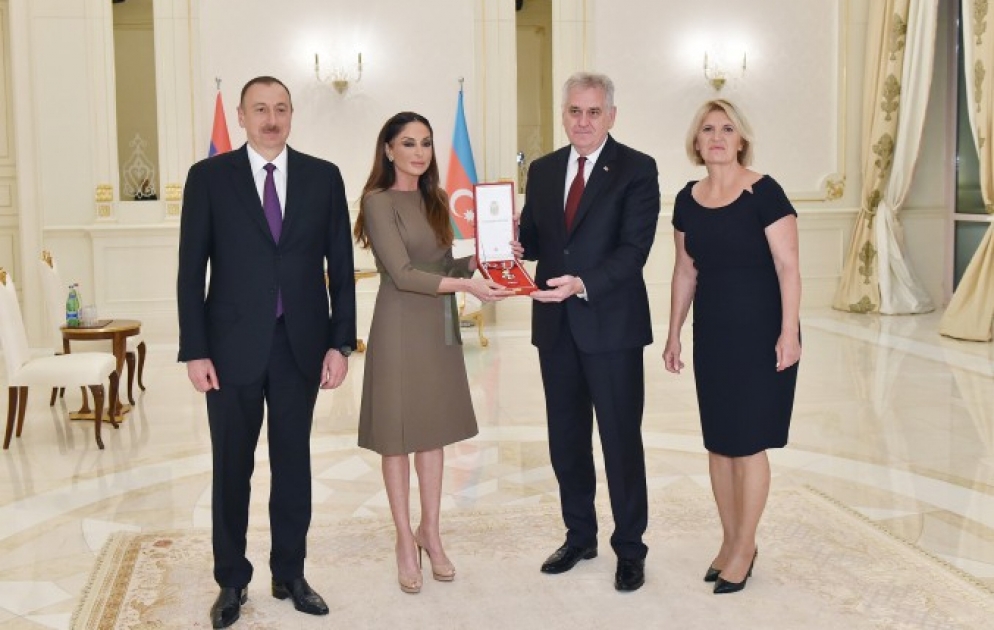 Le président azerbaïdjanais Ilham Aliyev s’entretient avec son homologue serbe Tomislav Nikolic
L’Ordre «Sreten» de la Serbie a été décerné à la première dame d’Azerbaïdjan