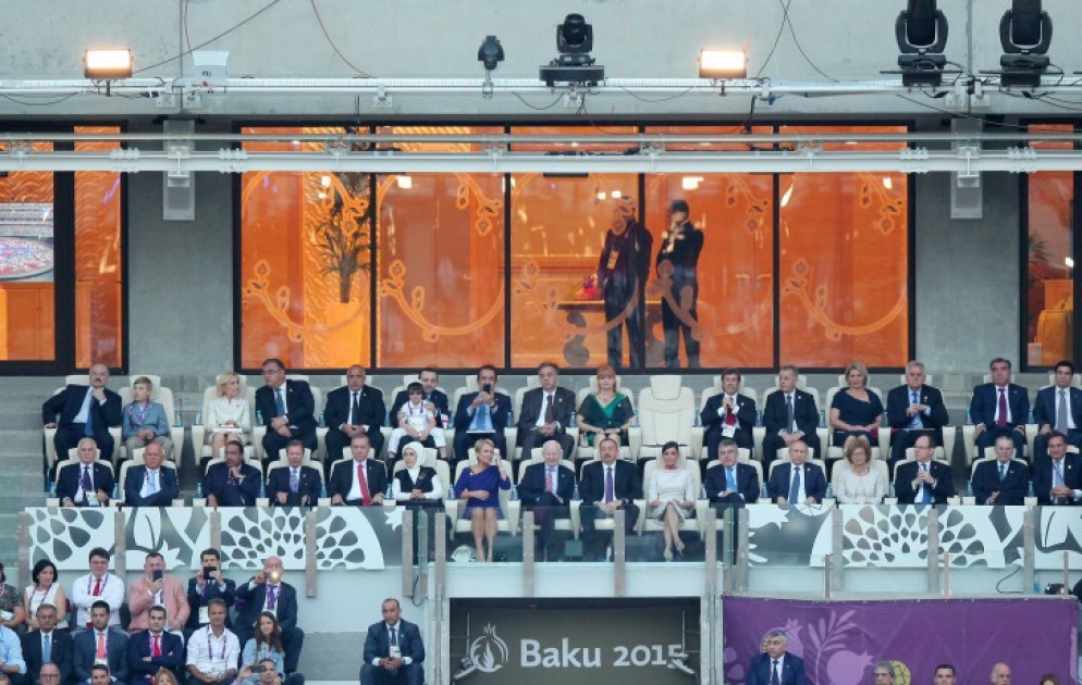 “Bakı-2015” birinci Avropa Oyunlarının təntənəli açılış mərasimi olub.
Azərbaycan Prezidenti İlham Əliyev Oyunları açıq elan edib
