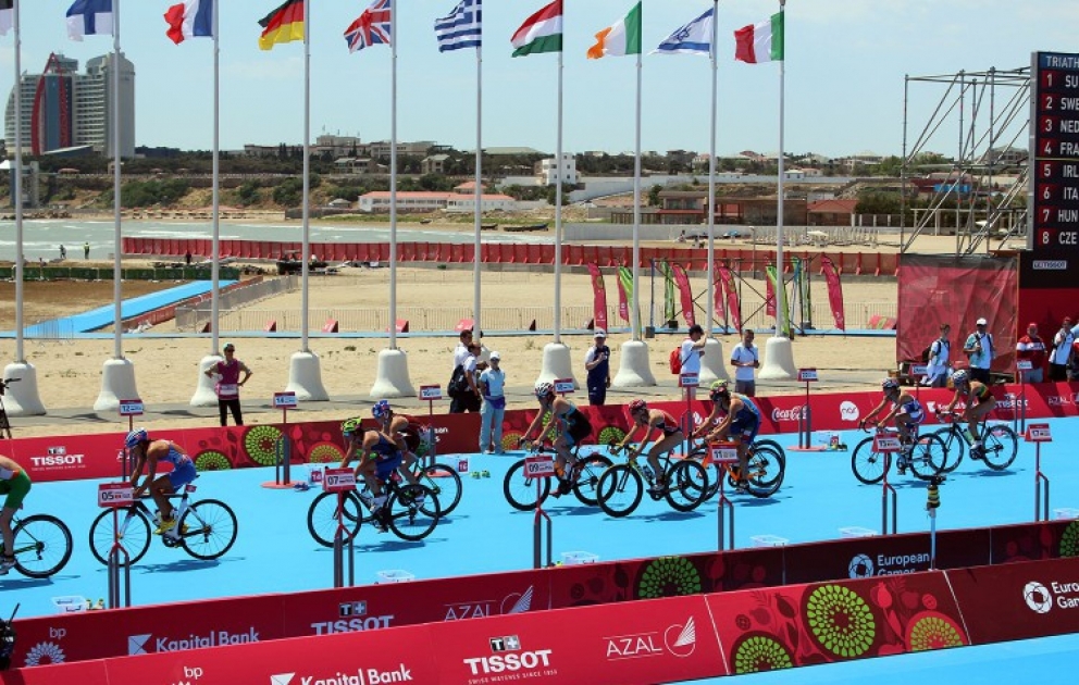 Qadınlar arasında triatlon yarışı başlayıb