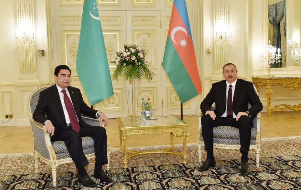 Treffen des Präsidenten von Aserbaidschan Ilham Aliyev mit dem Präsidenten von Turkmenien Gurbanguly Berdimuhamedow