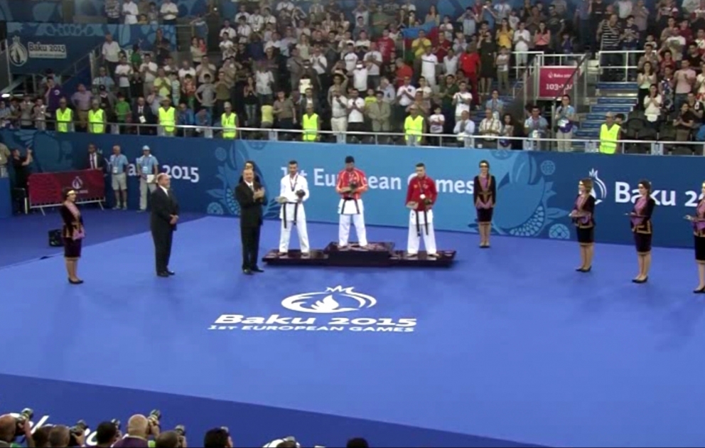 Birinci Avropa Oyunlarının çempionu Firdovsi Fərzəliyevə qızıl medalı Azərbaycan Prezidenti İlham Əliyev təqdim edib