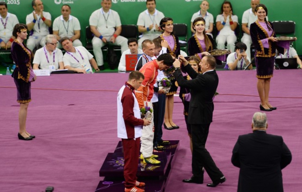 Birinci Avropa Oyunlarında Azərbaycanın aktivinə daha bir qızıl medalı yunan-Roma güləşçisi Rəsul Çunayev yazdırıb. Ona “Bakı-2015”-in qızıl medalını Azərbaycan Prezidenti İlham Əliyev təqdim edib