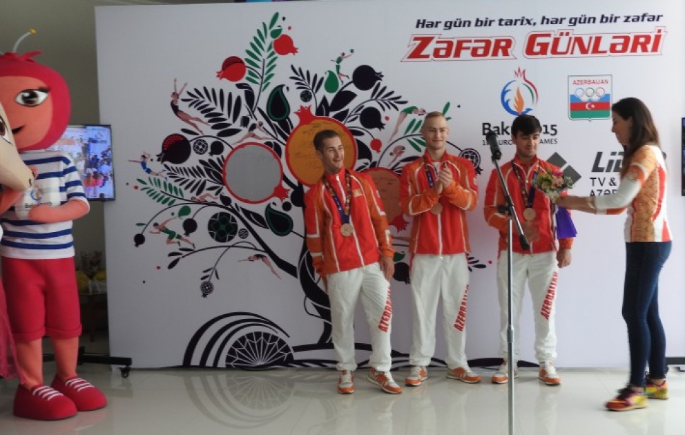 Milli Olimpiya Komitəsi medal qazanan idmançılarımızı mükafatlandırıb