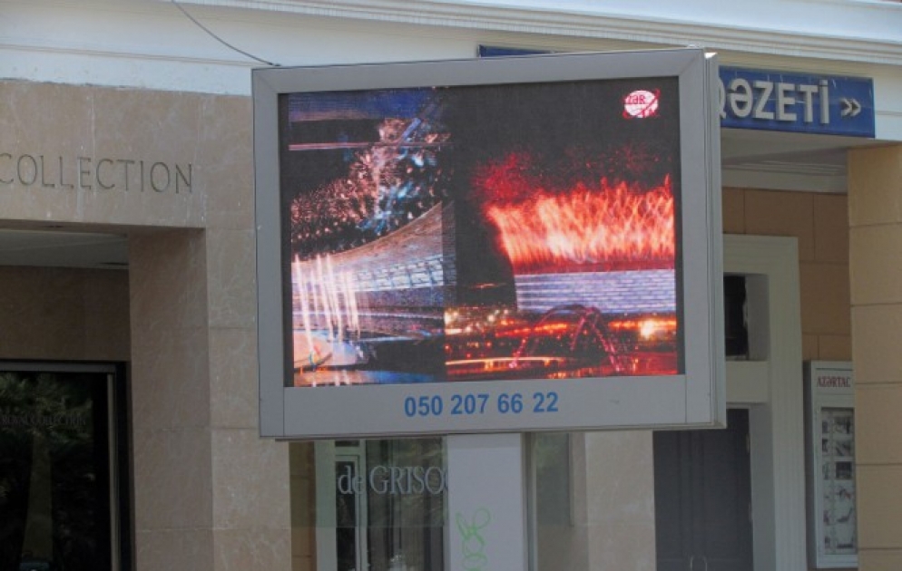 Monitors in Baku demonstrate AZERTAC's footage