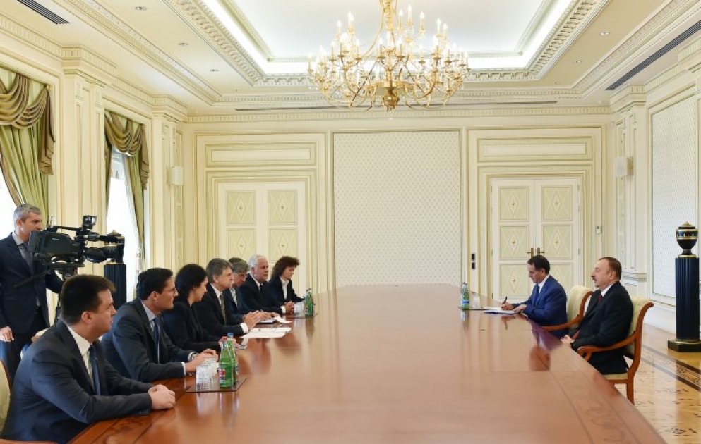 Le Président Ilham Aliyev a reçu la délégation dirigée par le speaker du parlement hongrois