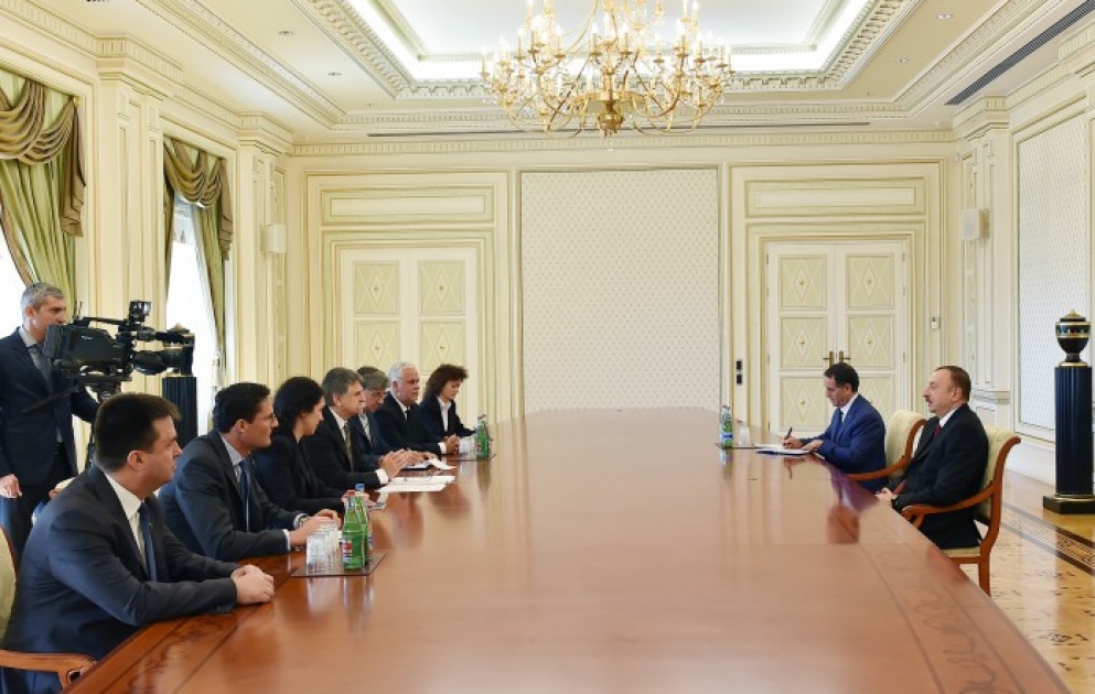 Aserbaidschans Präsident Ilham Aliyev hat eine Delegation um den ungarischen Parlamentspräsidenten empfangen