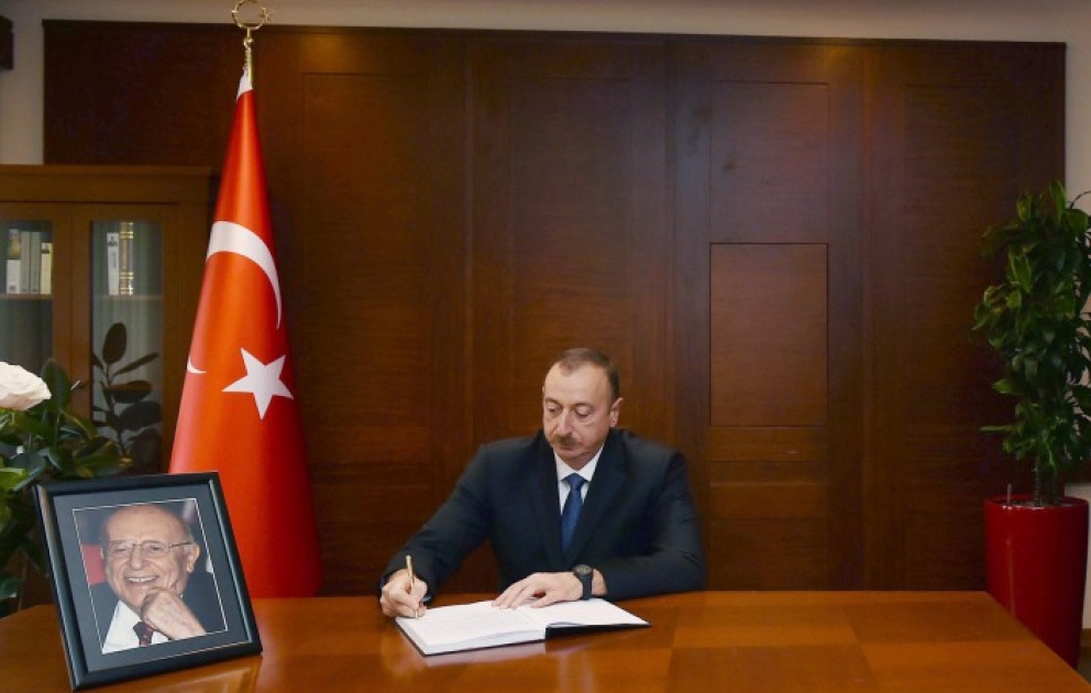 Azərbaycan Prezidenti İlham Əliyev Türkiyənin ölkəmizdəki səfirliyində olub, IX Prezident Süleyman Dəmirəlin vəfatı ilə əlaqədar başsağlığı verib