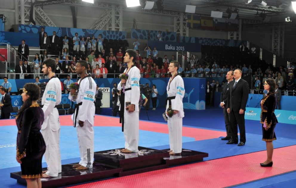 President Ilham Aliyev presented the gold medal to the champion