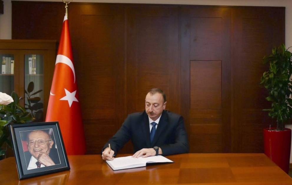 President Ilham Aliyev visited the Embassy of Turkey to offer condolences over the death of 9th President Suleyman Demirel