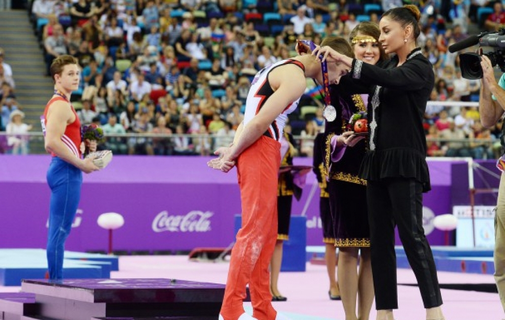 Aserbaidschanischer Gymnastiker Oleg Stepko wurde Sieger der Europaspiele
First Lady von Aserbaidschan Mehriban Aliyeva präsentierte den Siegern die Medaillen
