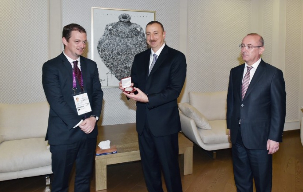 La récompense suprême paralympique et un cadeau  spécial du Comité International Paralympique (IPC) ont été offerts au président Ilham Aliyev