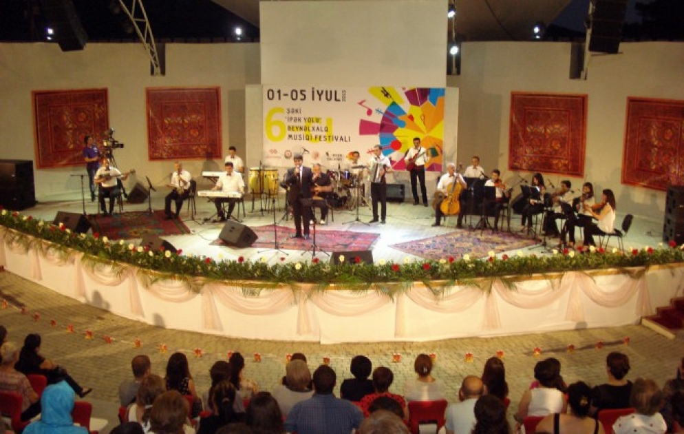 “İpək Yolu” festivalı çərçivəsində “Zirvə” ansamblının konserti