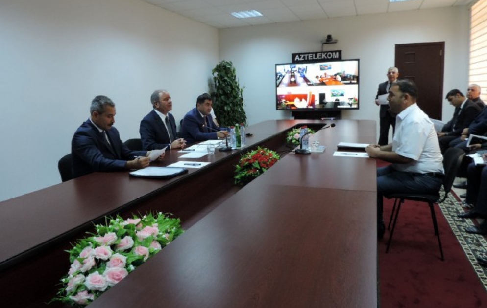 Rabitə və yüksək texnologiyalar naziri Ucarda vətəndaşları qəbul edib