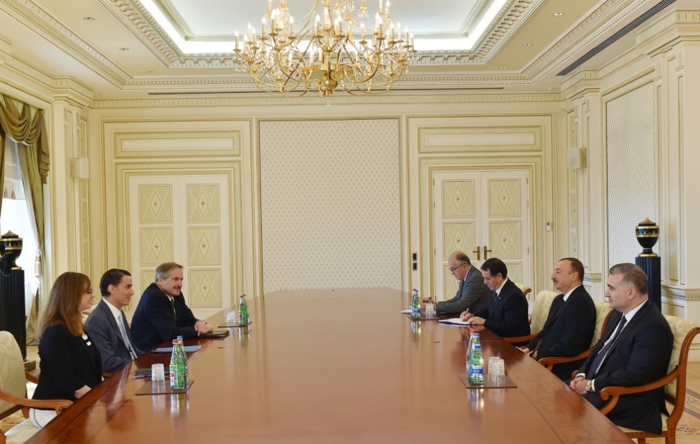 Le Président Ilham Aliyev a reçu la délégation dirigée par l’envoyé spécial et coordinateur pour les affaires énergétique internationales au sein du département d’Etat américain