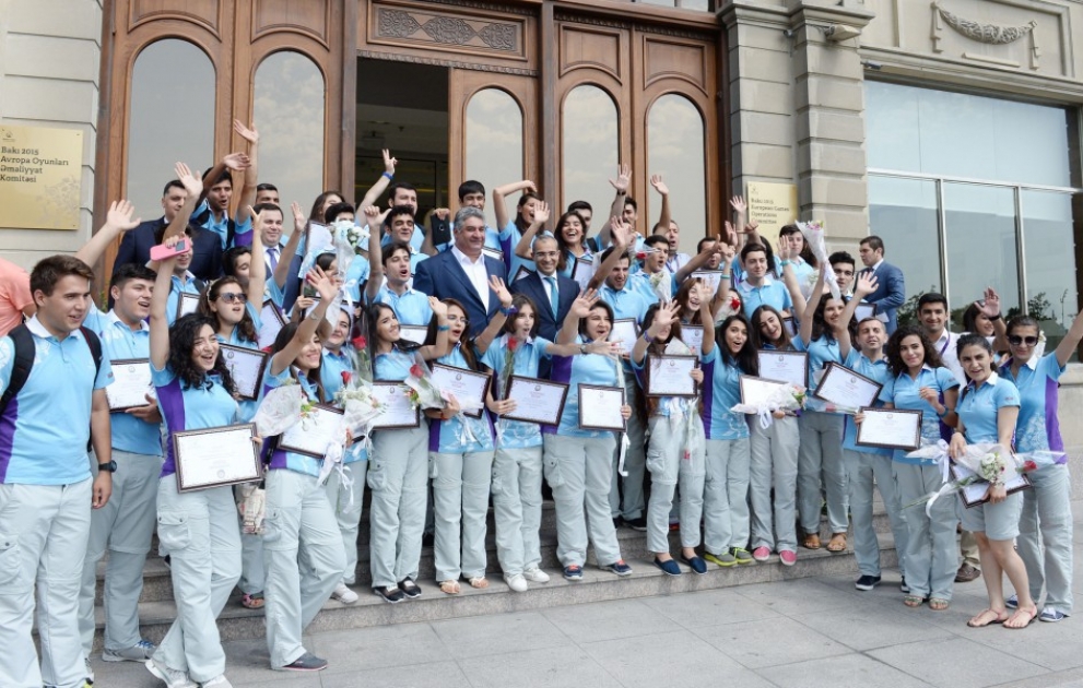 Volunteers of Baku 2015 receive diploma of gratitude
